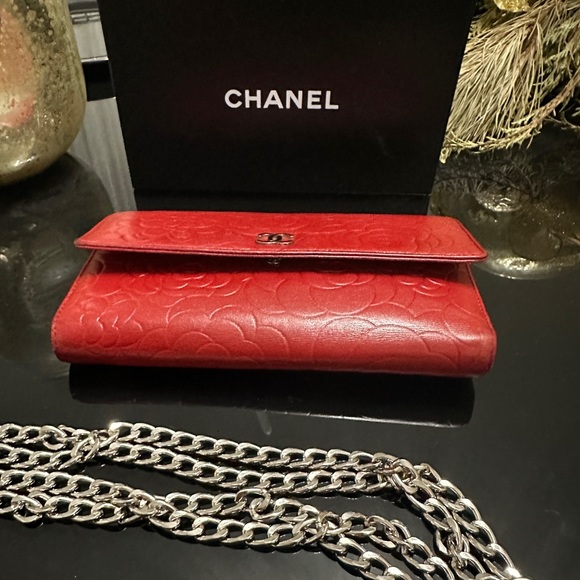 CHANEL RED LEATHER CAMELLIA LONG WALLET SERIE 16256612 - Picture 4 of 16
